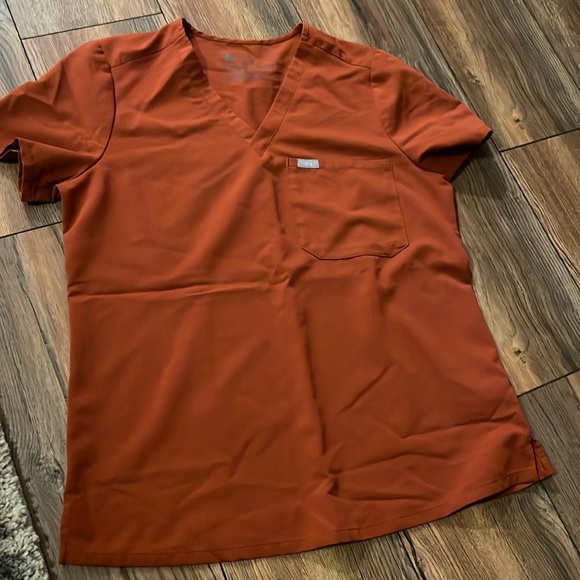 FIGS Auburn Catarina Scrub Top - Picture 4 of 4